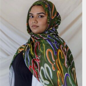 Vela scarf remembrance green NWT